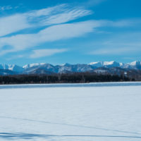 日高の山並みがきれい・・快晴の十勝、年末の風景。