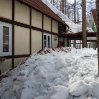 今年はじめての10℃越え、屋根の雪も轟音と共に落ちました!