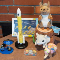 H3ロケット打ち上げ成功を祝って、カフェに”H3”の模型を展示中!