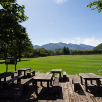 日高山脈の麓「十勝千年の森」は周辺の景色に馴染んでいます。